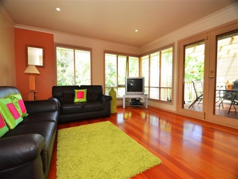 8 Lincoln Street, Watsonia VIC 3087