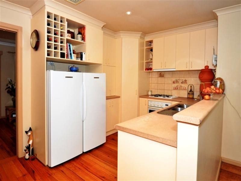 8 Lincoln Street, Watsonia VIC 3087