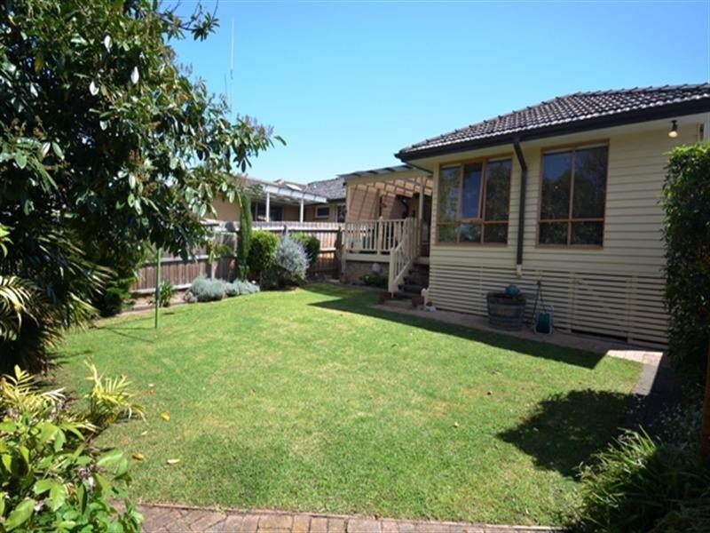 8 Lincoln Street, Watsonia VIC 3087