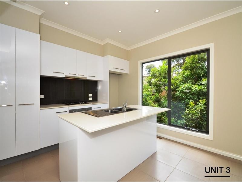 2 and 3/9 Louis Street, Greensborough VIC 3088