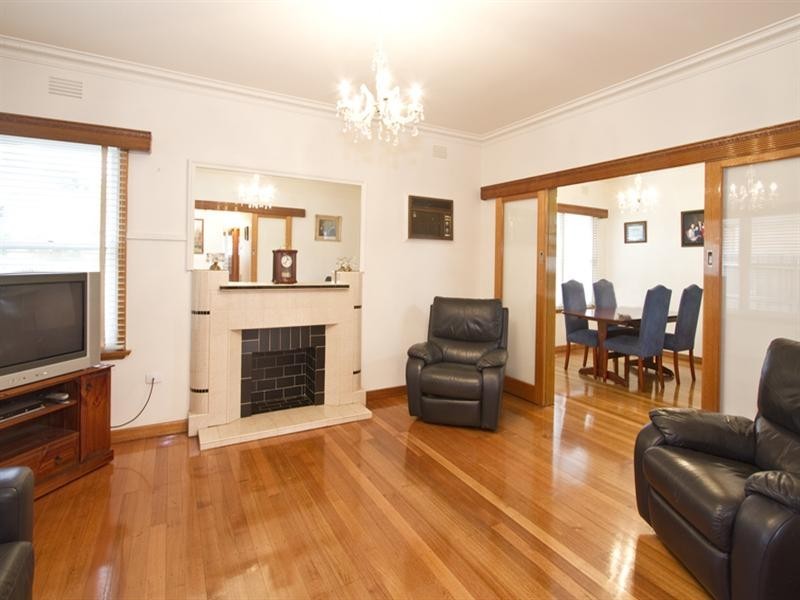 15 Papua Street, Watsonia VIC 3087