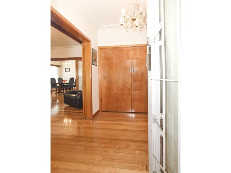 15 Papua Street, Watsonia VIC 3087