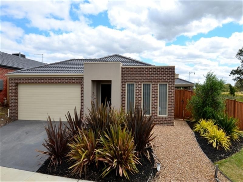 63 Eminence Boulevard, Doreen VIC 3754