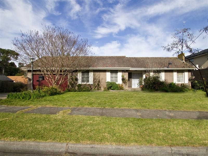 10 Dobson Road, Montmorency VIC 3094