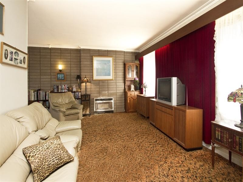 10 Dobson Road, Montmorency VIC 3094