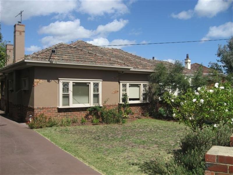 18 St Elmo Road, Ivanhoe VIC 3079