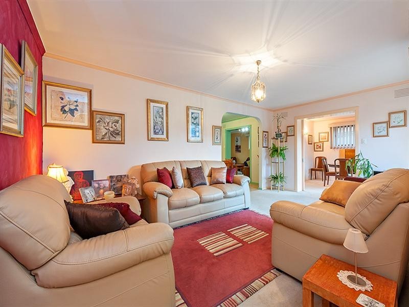 27 Booyan Crescent, Greensborough VIC 3088