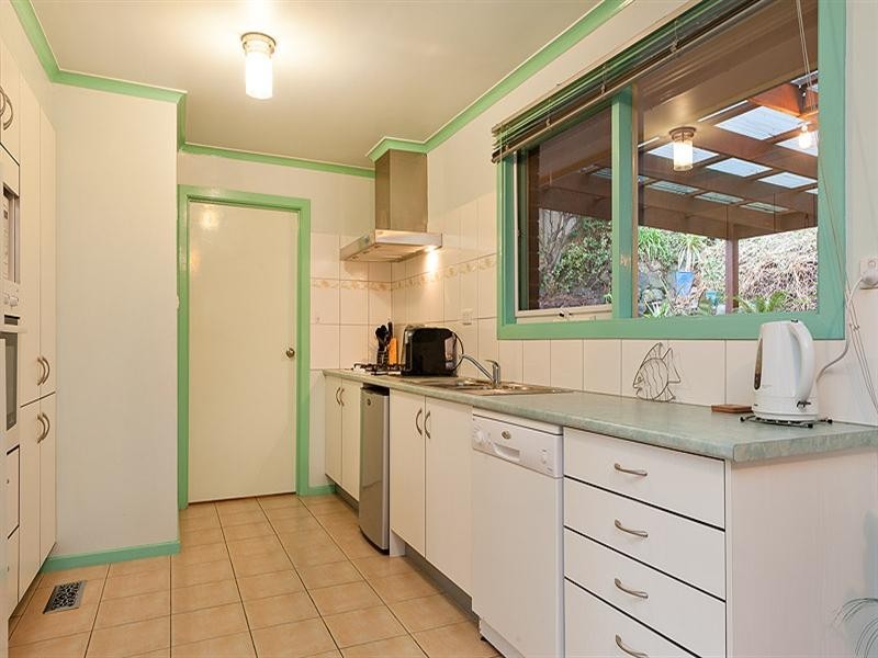 27 Booyan Crescent, Greensborough VIC 3088