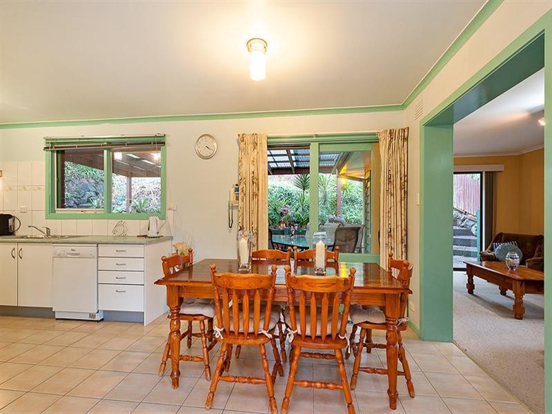 27 Booyan Crescent, Greensborough VIC 3088