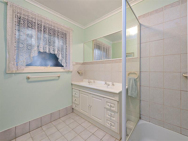 27 Booyan Crescent, Greensborough VIC 3088