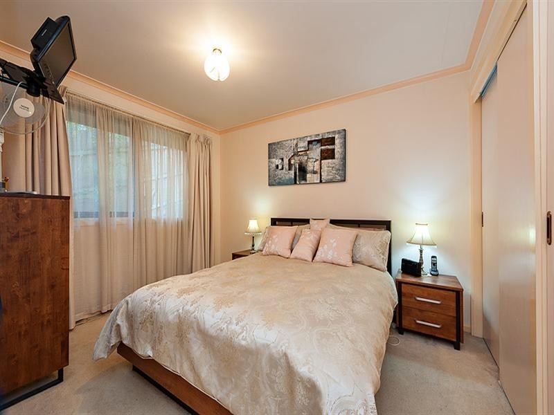 27 Booyan Crescent, Greensborough VIC 3088