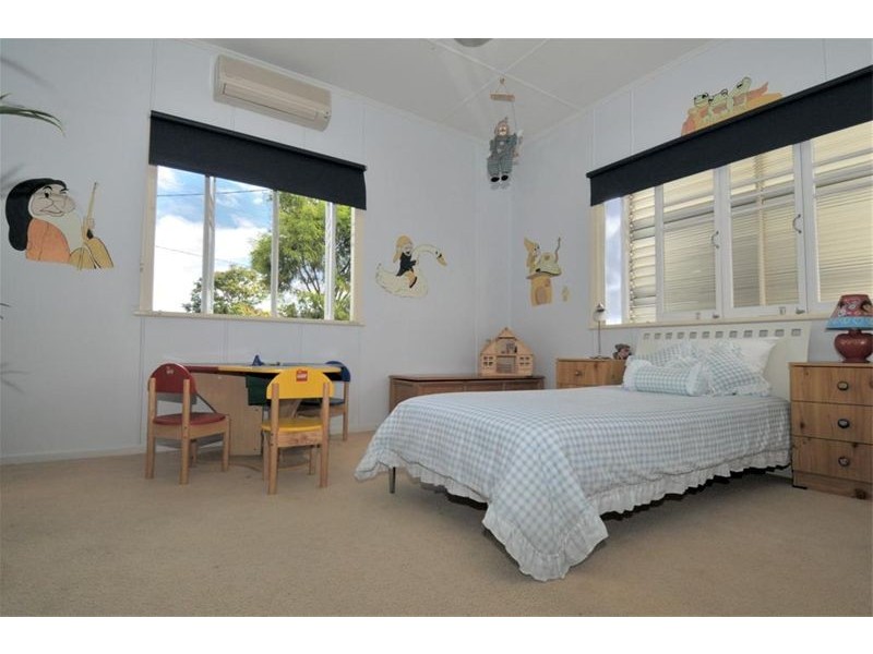 8 Eric Street, Torquay QLD 4655