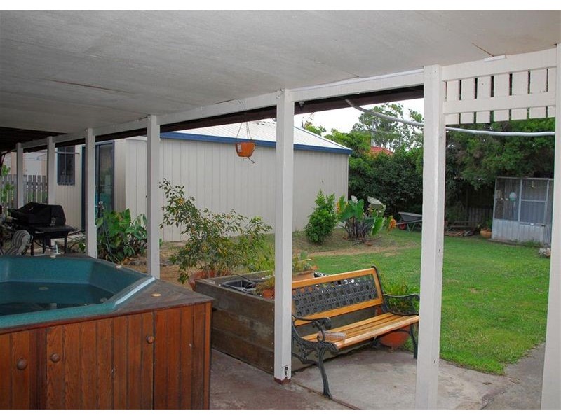 19 Owen Crescent, Urangan QLD 4655