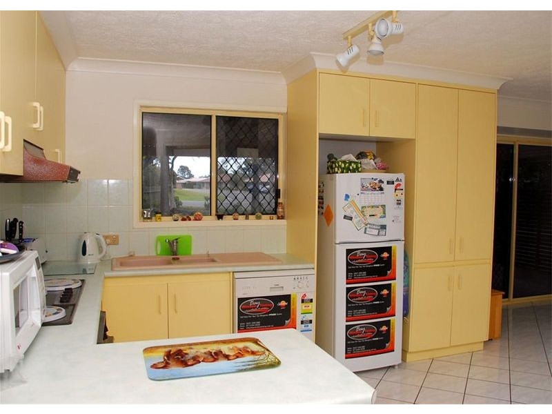 4 Cassia Avenue, Scarness QLD 4655