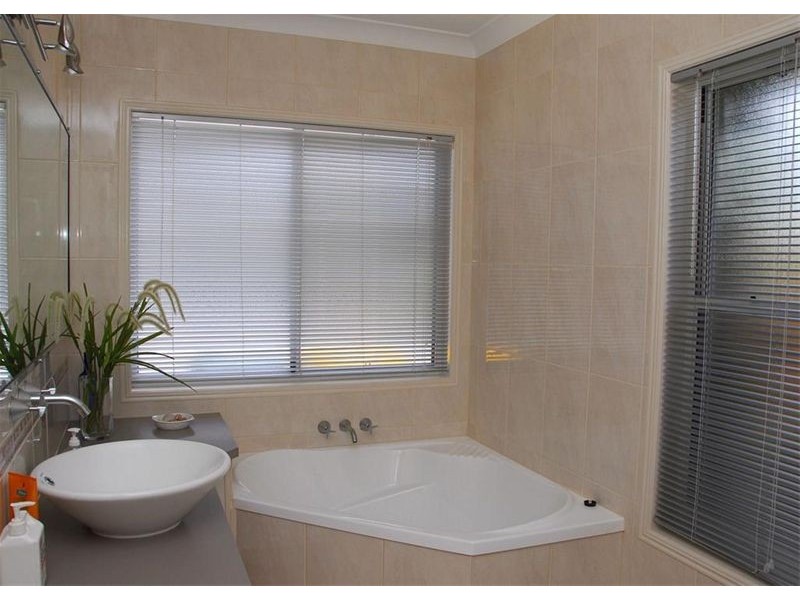 4 Mac Stocks Drive, Dundowran Beach QLD 4655