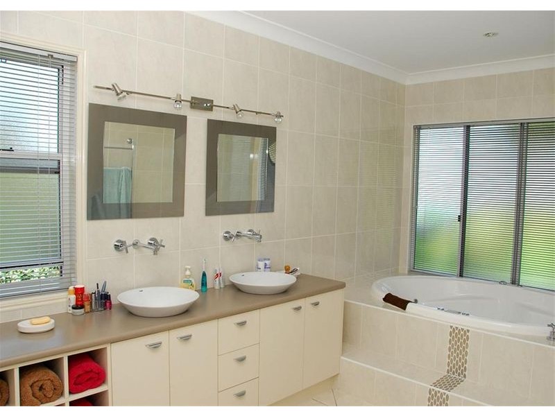 4 Mac Stocks Drive, Dundowran Beach QLD 4655