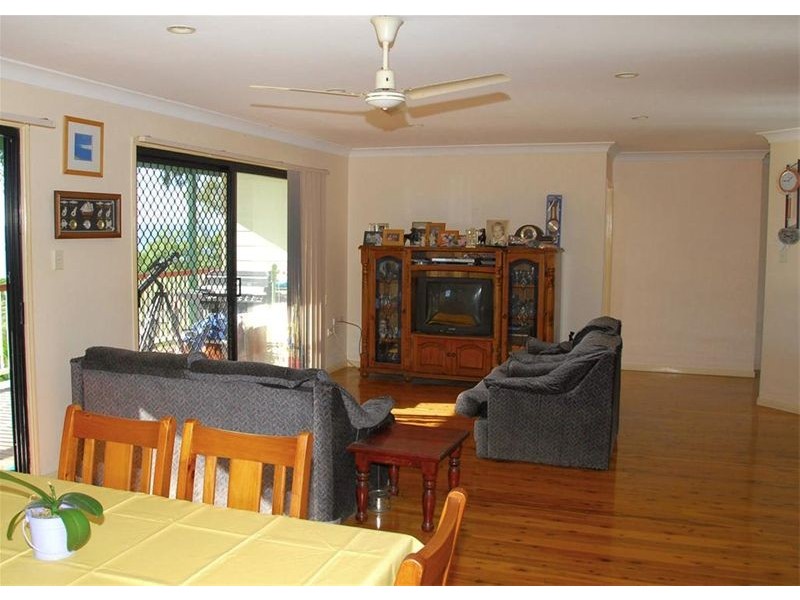 2 Ferris Avenue, River Heads QLD 4655