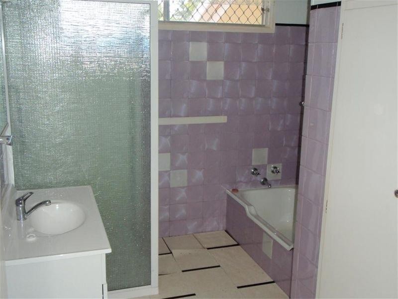 48 Ocean Street, Torquay QLD 4655