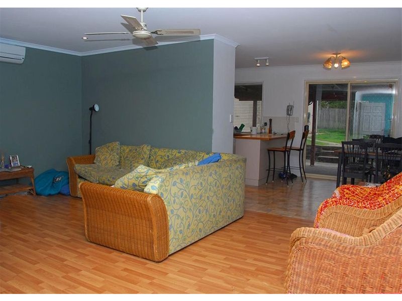 12 Deloraine Avenue, Urangan QLD 4655