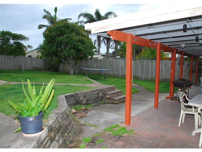 12 Deloraine Avenue, Urangan QLD 4655