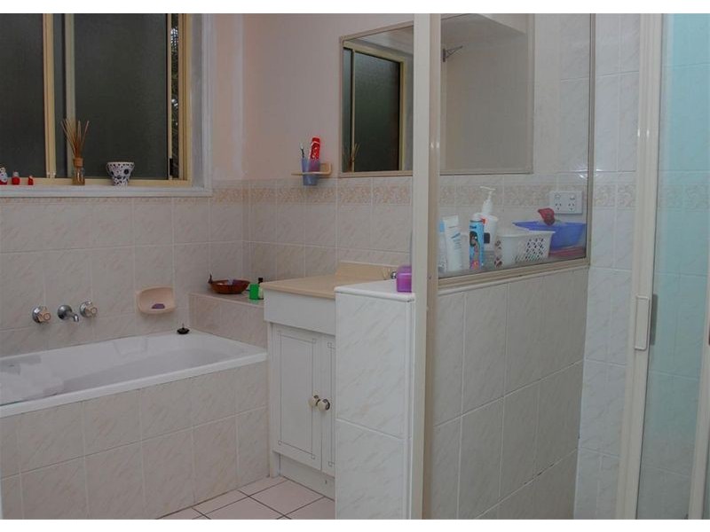 12 Deloraine Avenue, Urangan QLD 4655