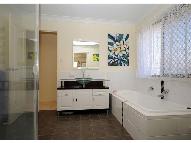 9 Whipbird Court, Urangan QLD 4655