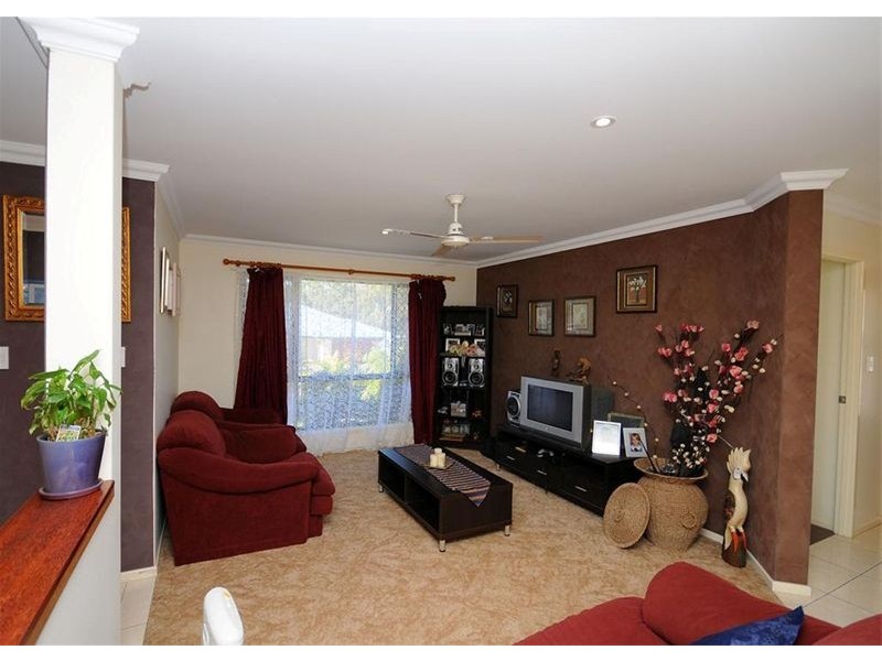 9 Whipbird Court, Urangan QLD 4655