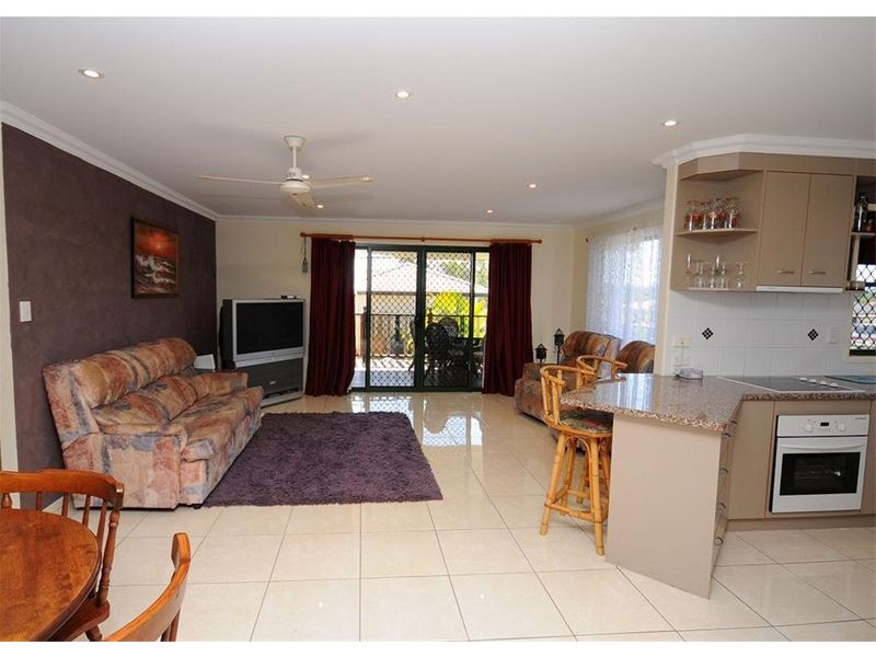 9 Whipbird Court, Urangan QLD 4655