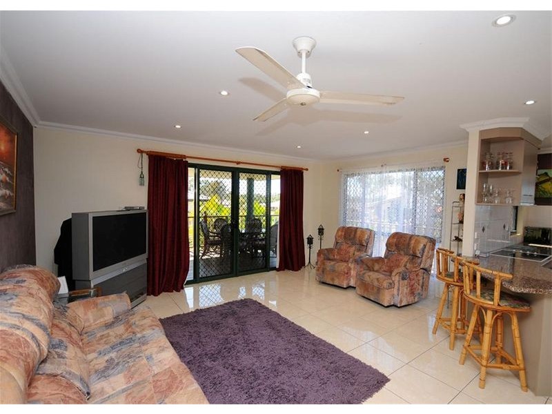 9 Whipbird Court, Urangan QLD 4655