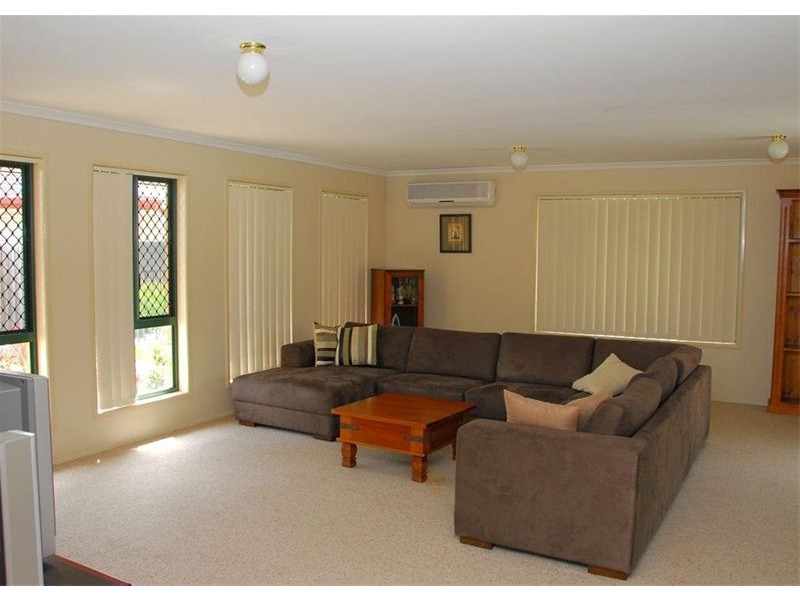 10 Chanak Close, Point Vernon QLD 4655