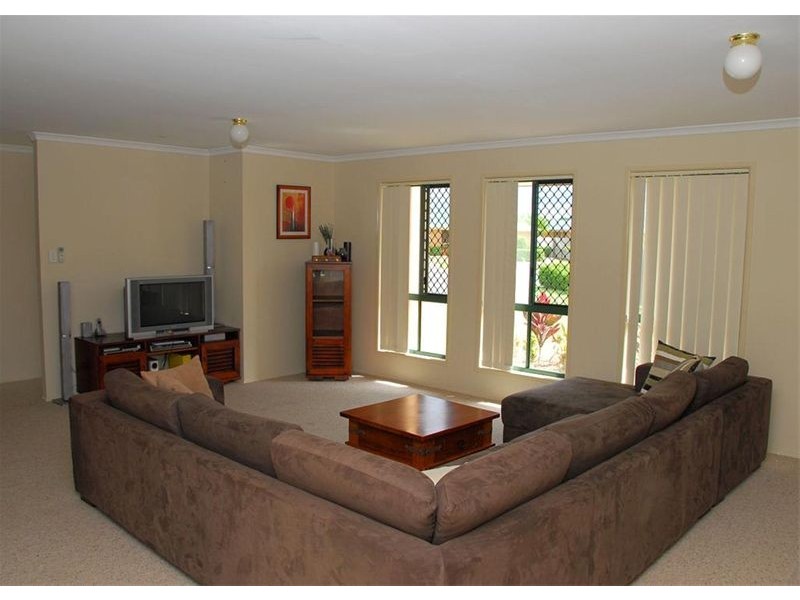 10 Chanak Close, Point Vernon QLD 4655