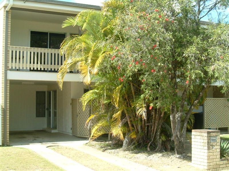 1/4 Frank Street, Scarness QLD 4655