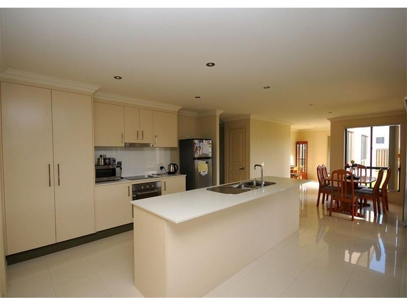 6 Bay Breeze Close, Wondunna QLD 4655