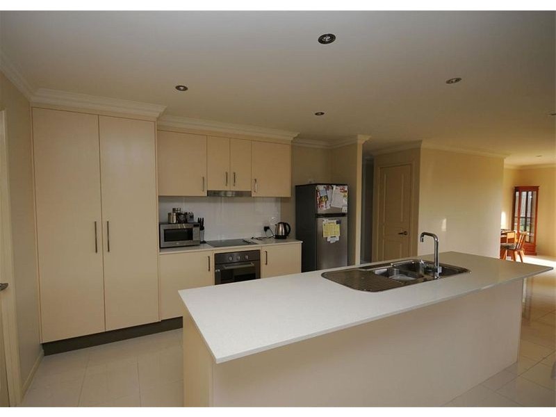 6 Bay Breeze Close, Wondunna QLD 4655