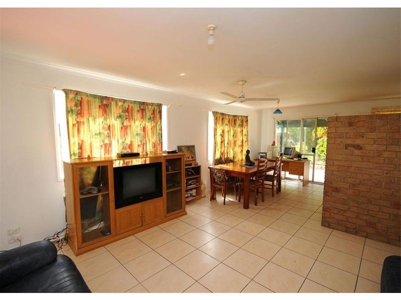 6 Howlett Street, Urangan QLD 4655