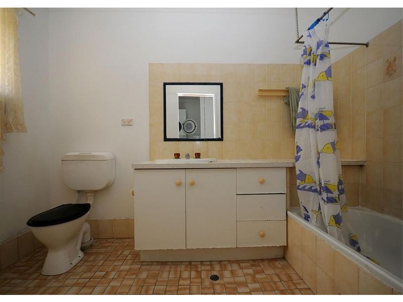 6 Howlett Street, Urangan QLD 4655