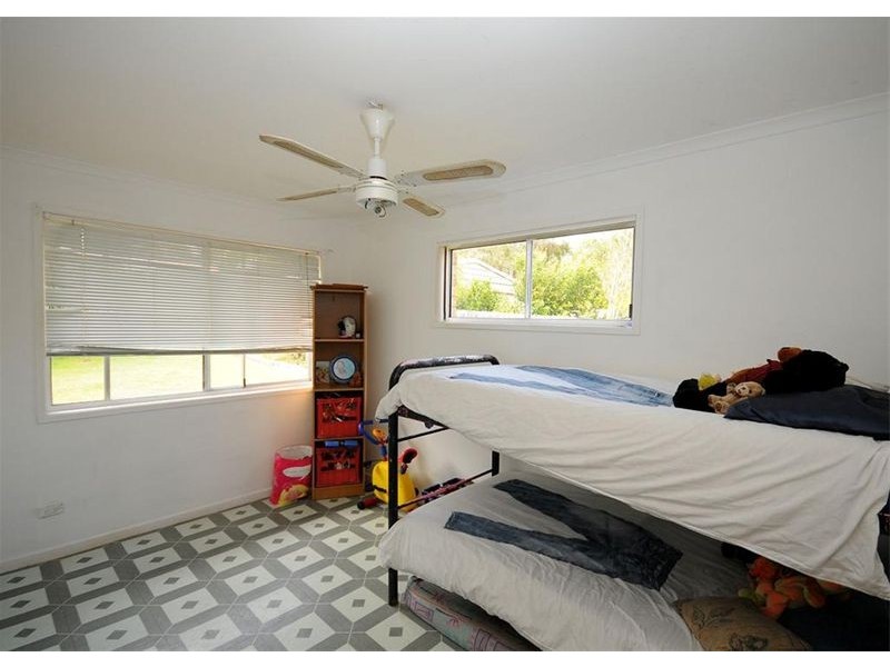 6 Howlett Street, Urangan QLD 4655