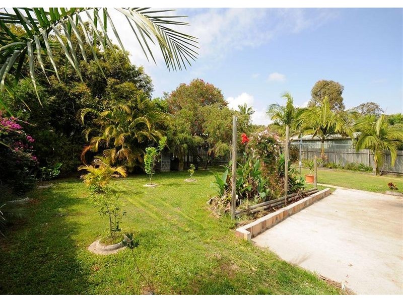 6 Howlett Street, Urangan QLD 4655