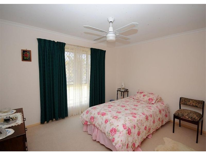 24 Bowerbird Avenue, Eli Waters QLD 4655