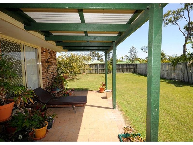 24 Bowerbird Avenue, Eli Waters QLD 4655