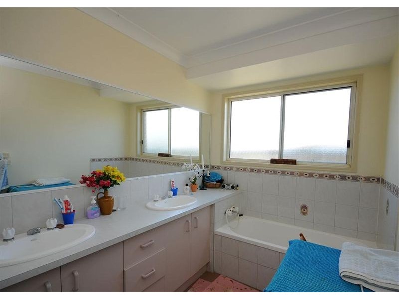 19 Thornbill Drive, Eli Waters QLD 4655