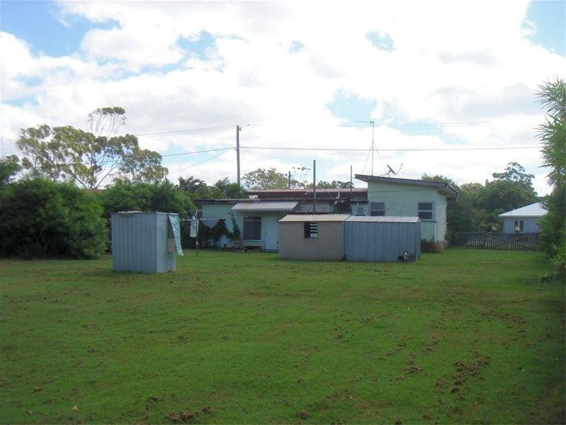 24 Long Street, Point Vernon QLD 4655
