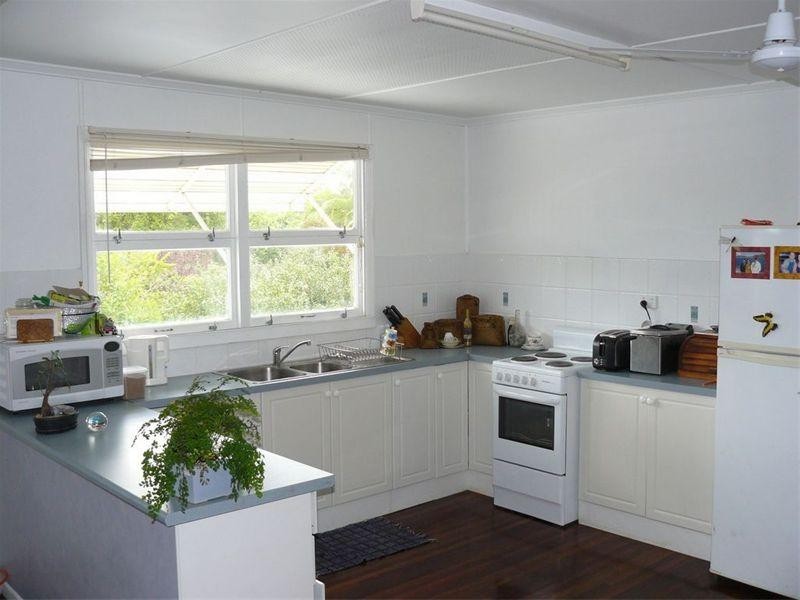 60 Dayman Street, Urangan QLD 4655