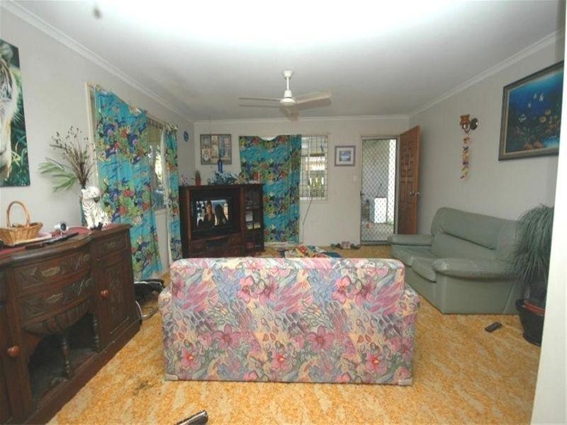 12 Prince Street, Urangan QLD 4655