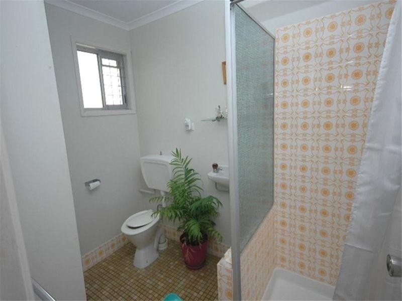 12 Prince Street, Urangan QLD 4655
