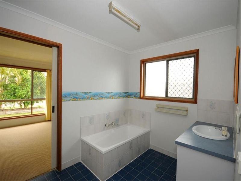 18 Barilba Street, Scarness QLD 4655