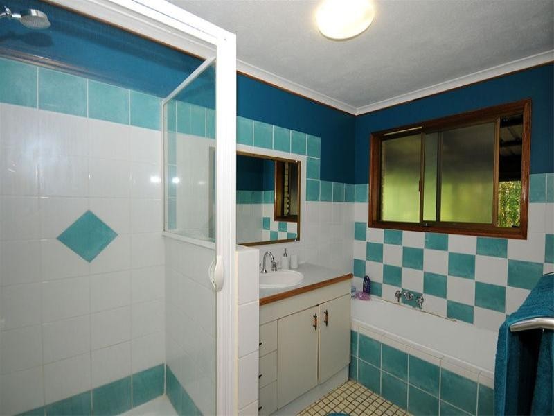 9 Southerden Street, Torquay QLD 4655