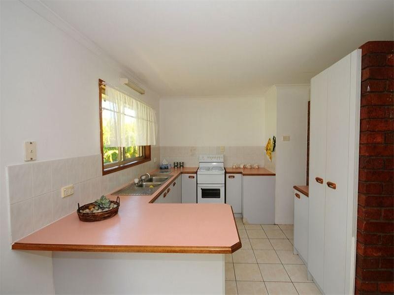 7 Howlett Street, Urangan QLD 4655