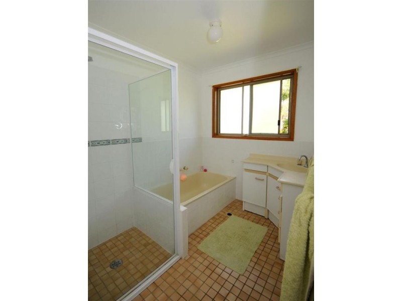 7 Howlett Street, Urangan QLD 4655