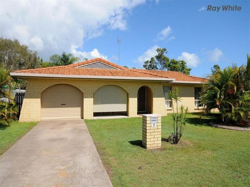 7 Howlett Street, Urangan QLD 4655